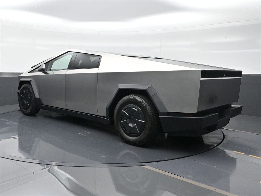 2025 Tesla Cybertruck photo 2