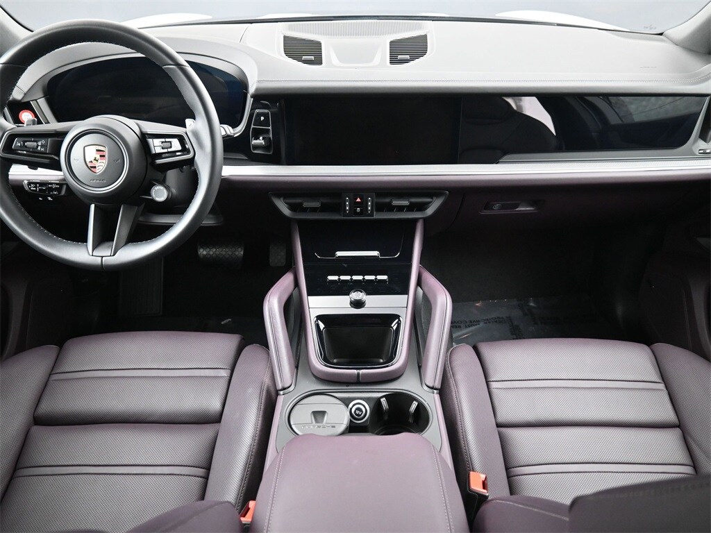2024 Porsche Cayenne Base photo 4