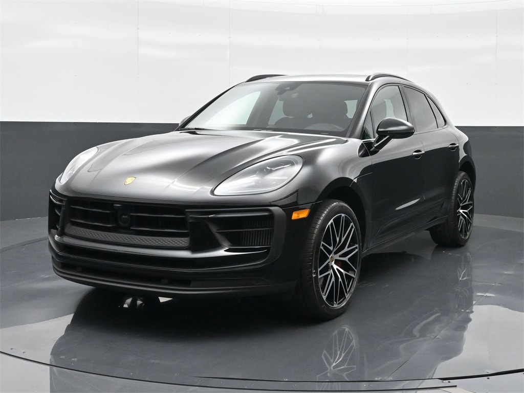 2025 Porsche Macan S's photo