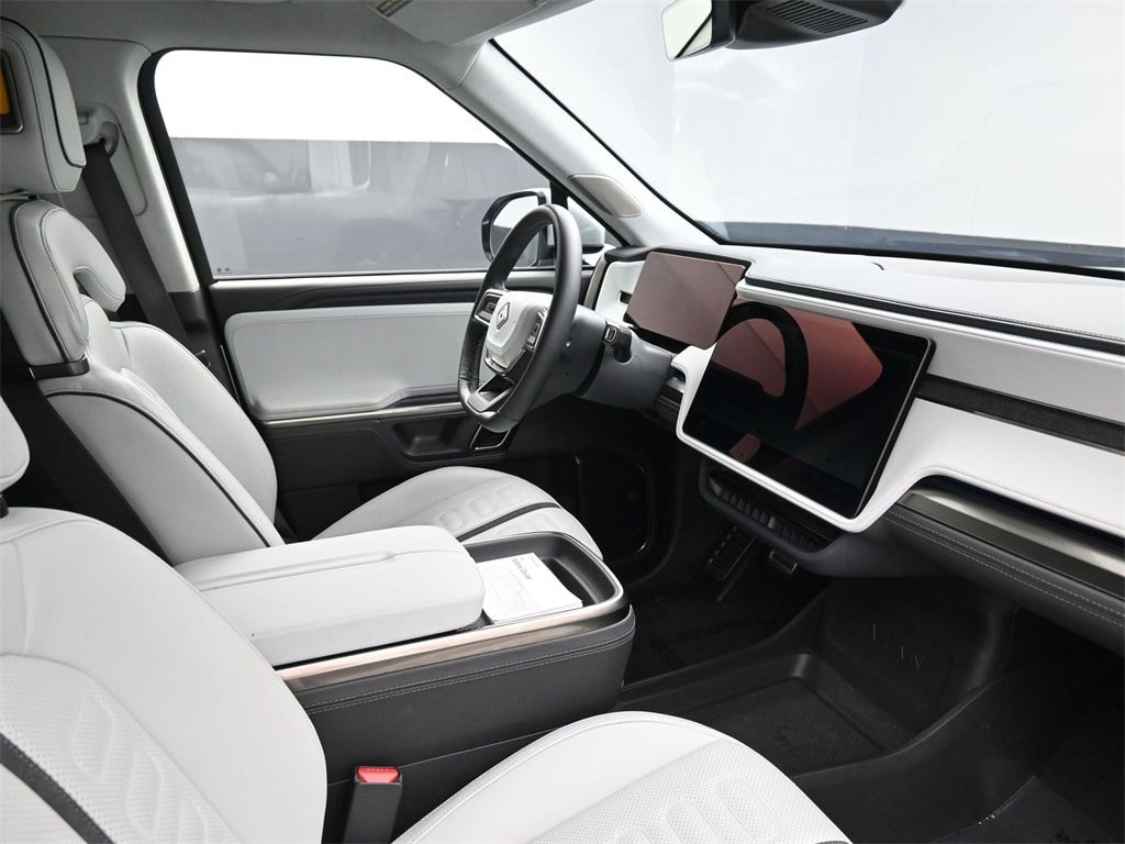 Used 2024 Rivian R1S Adventure with VIN 7PDSGABA1RN031900 for sale in Miami, FL