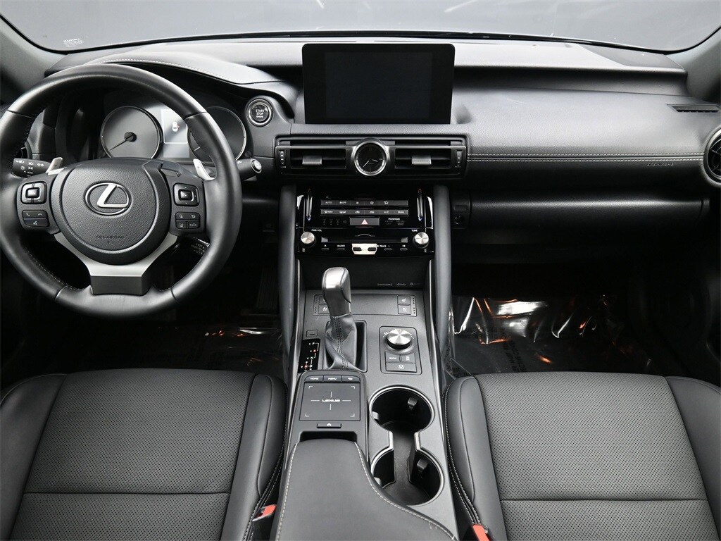 2023 Lexus IS 300 photo 4