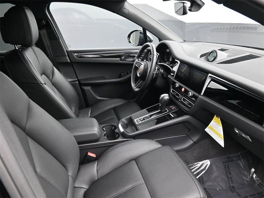 2025 Porsche Macan S photo 2