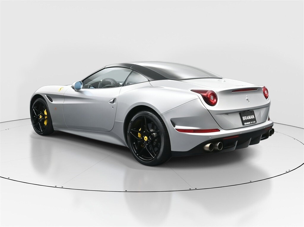 2017 Ferrari California T photo 3