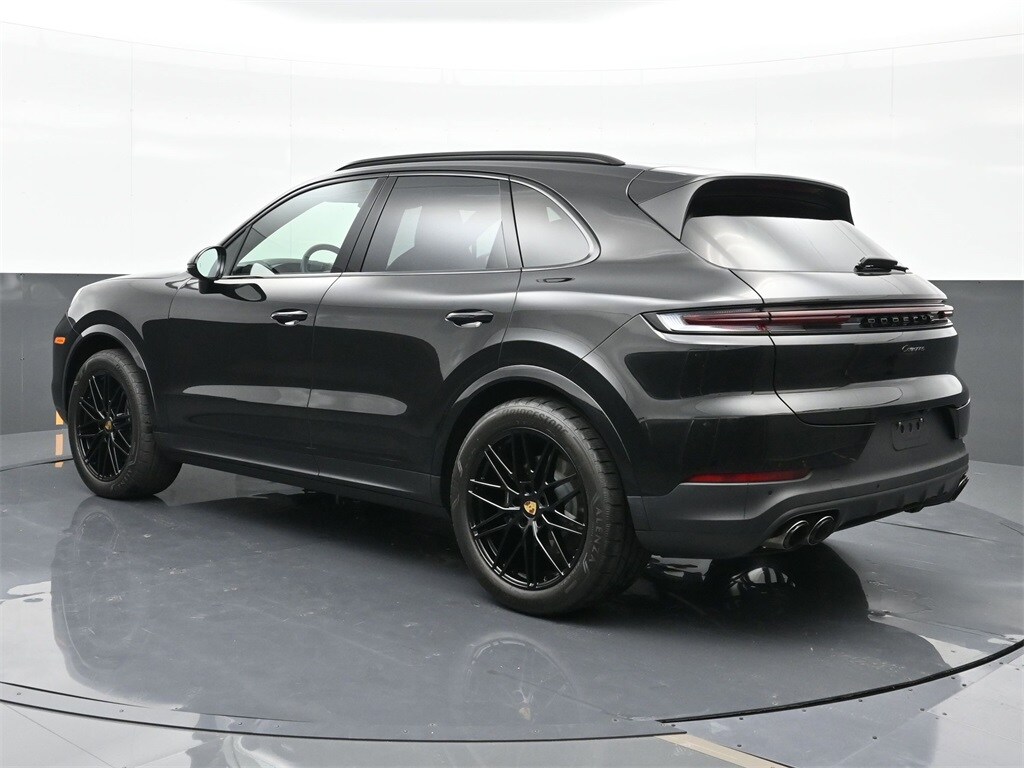 2024 Porsche Cayenne Base photo 3