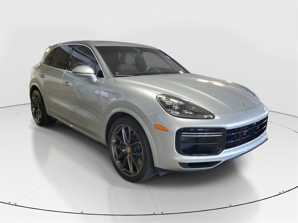 2021 Porsche Cayenne Turbo photo 2