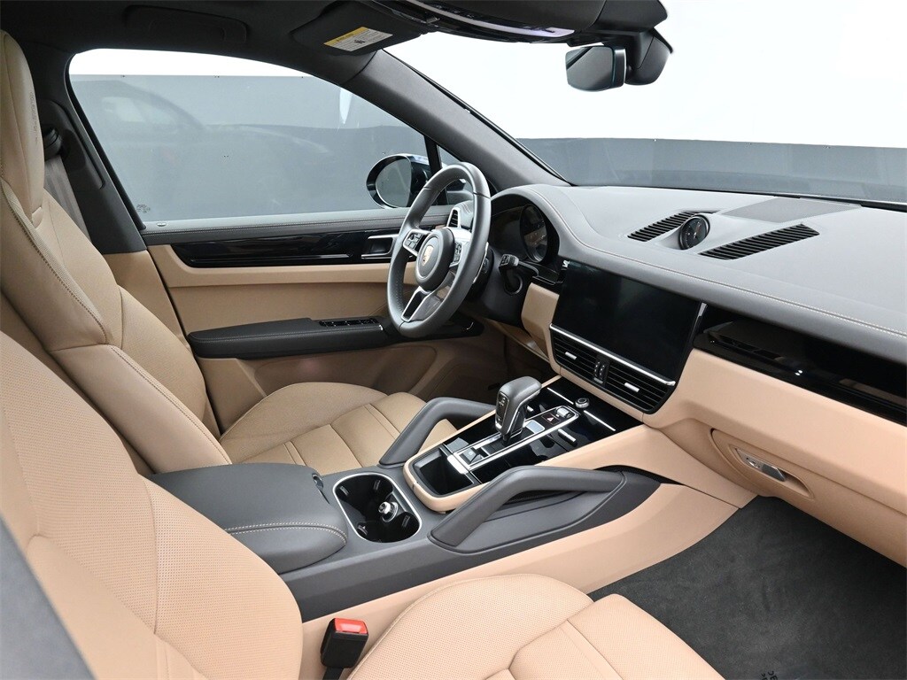 2023 Porsche Cayenne S Platinum Edition photo 2