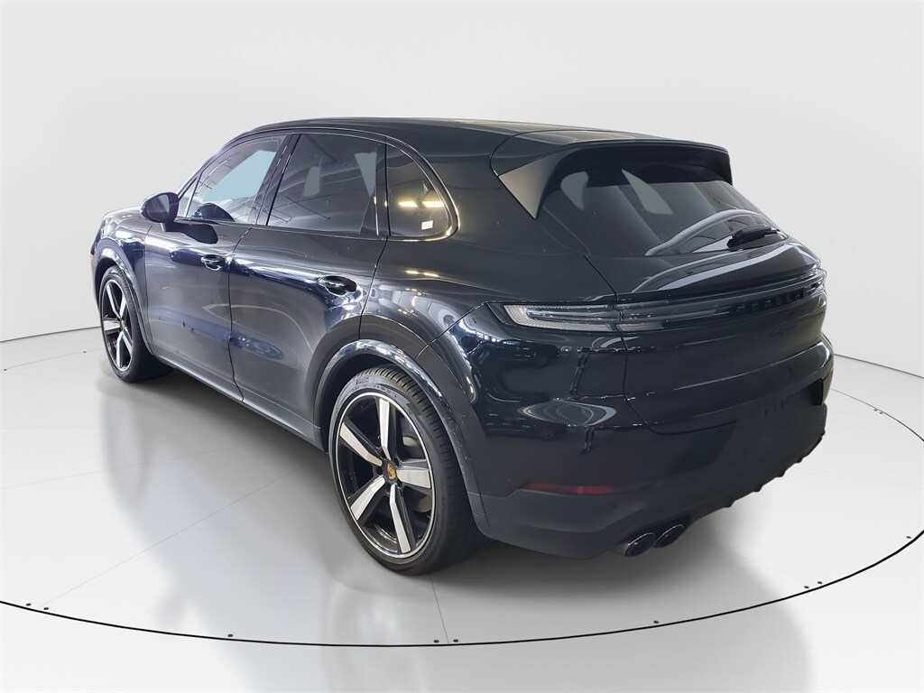 2024 Porsche Cayenne Base photo 4