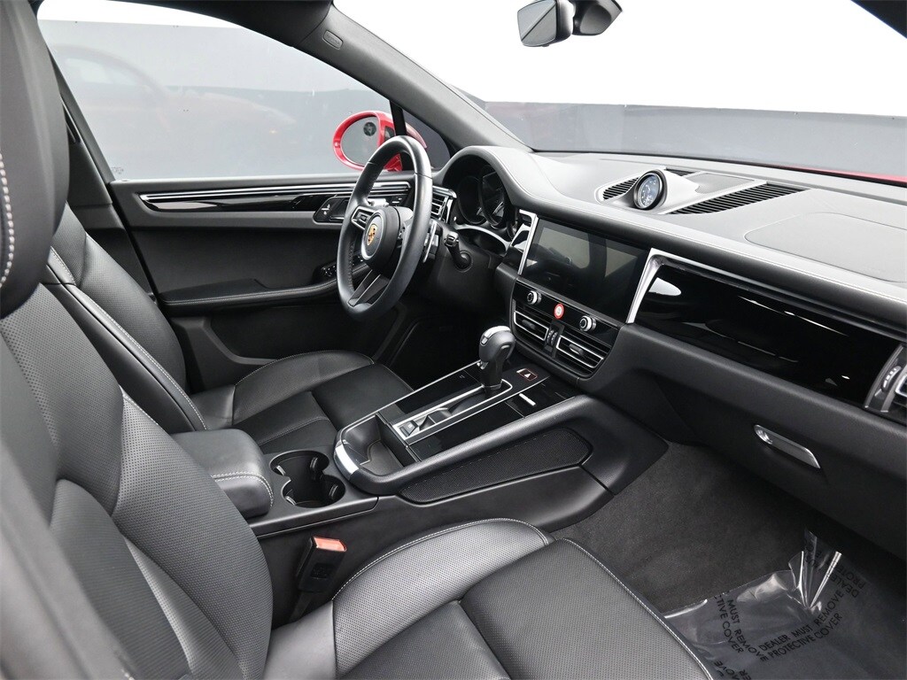 2022 Porsche Macan Base photo 2