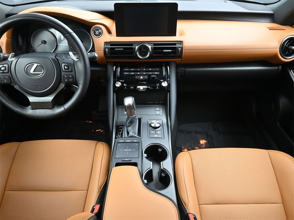 2025 Lexus IS 300 photo 4