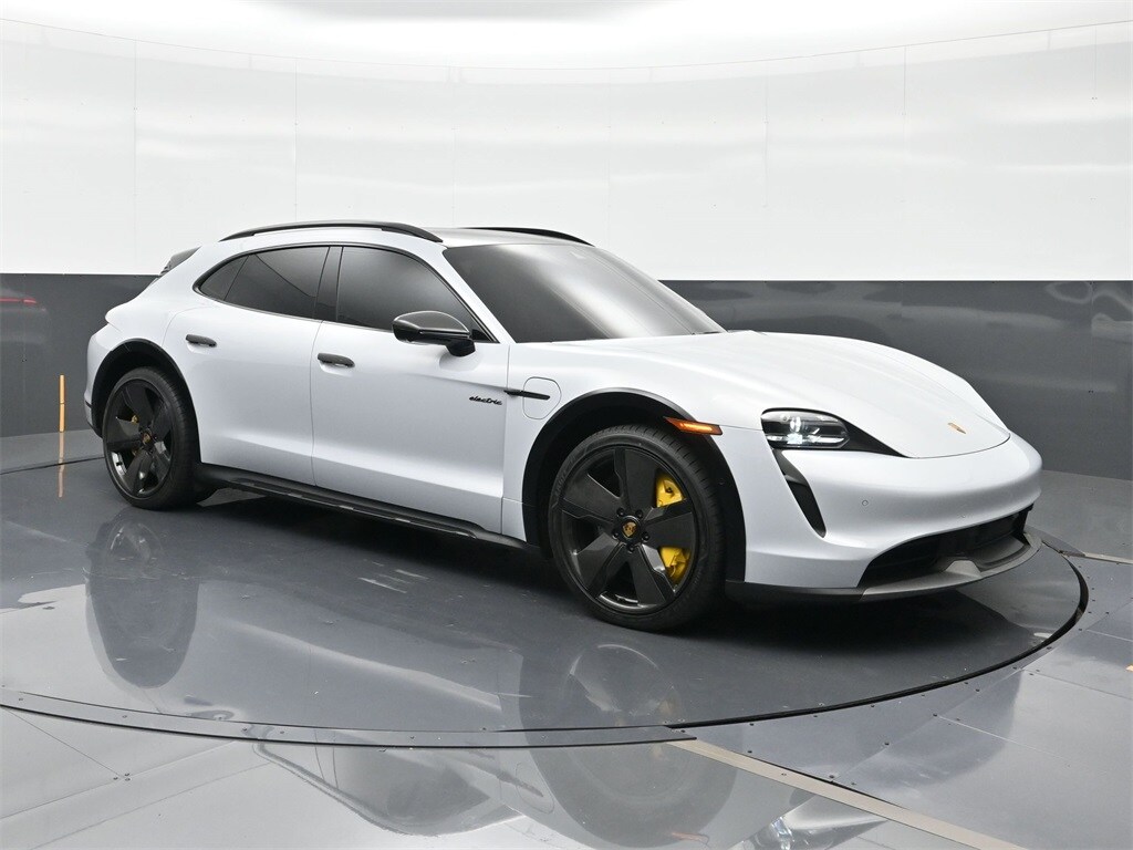 2022 Porsche Taycan Cross Turismo Turbo photo 4