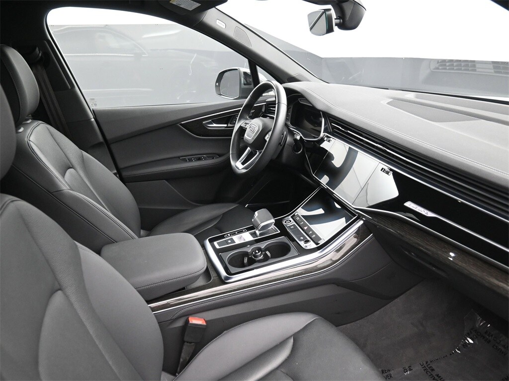 2023 Audi Q7 55 Premium Plus photo 2