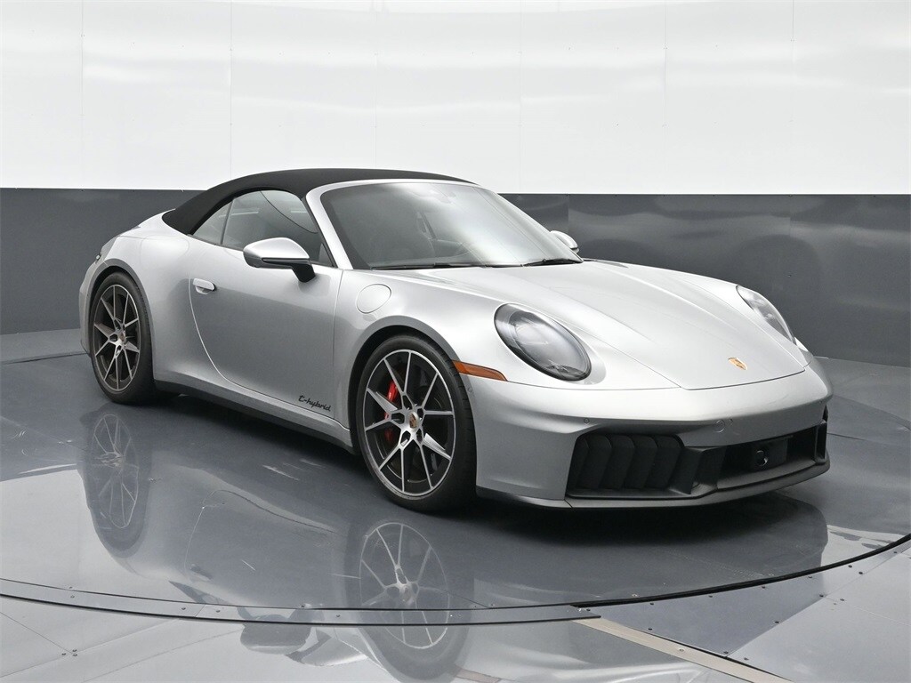 2025 Porsche 911 GTS photo 4