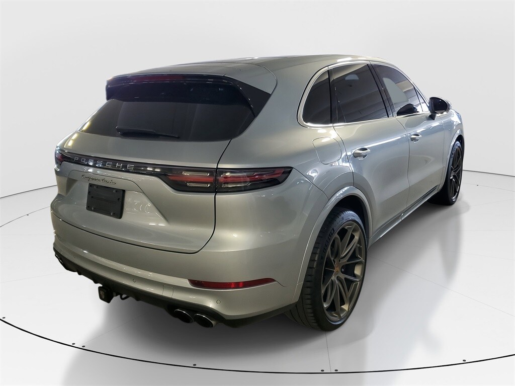 2021 Porsche Cayenne Turbo photo 3
