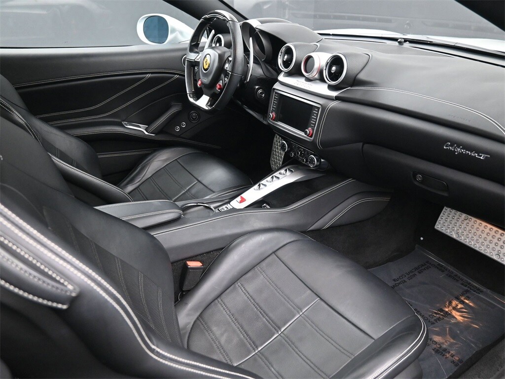 2017 Ferrari California T photo 2