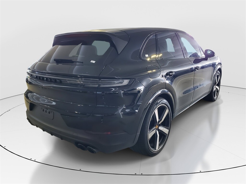 2024 Porsche Cayenne Base photo 3