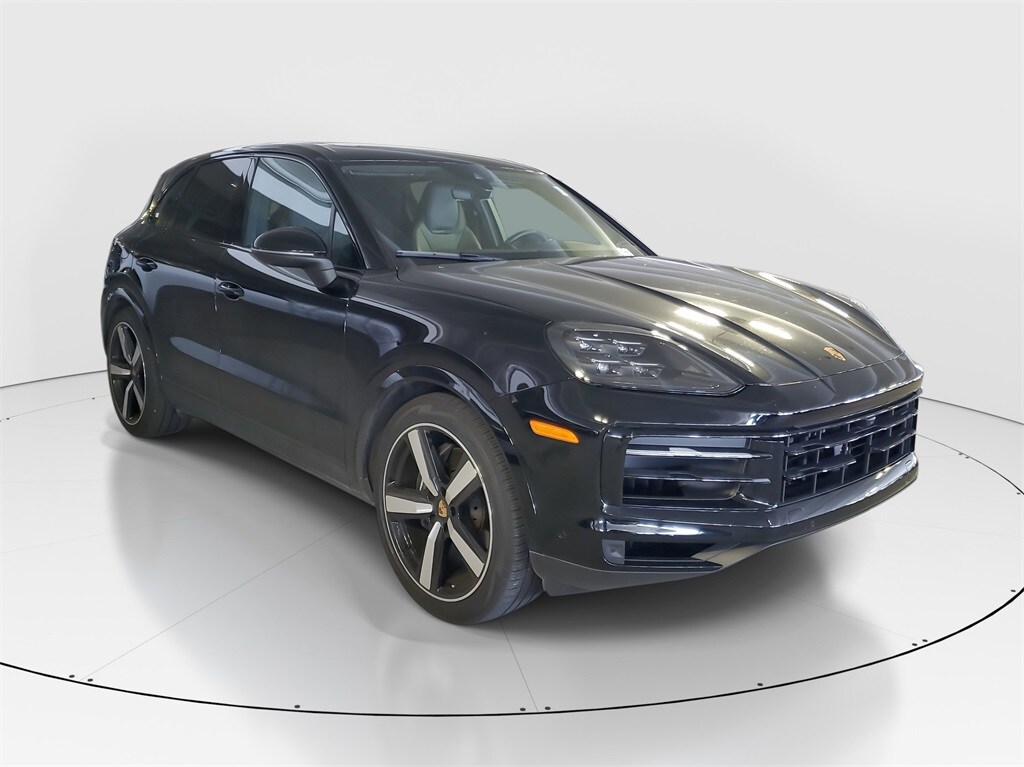 2024 Porsche Cayenne Base photo 2