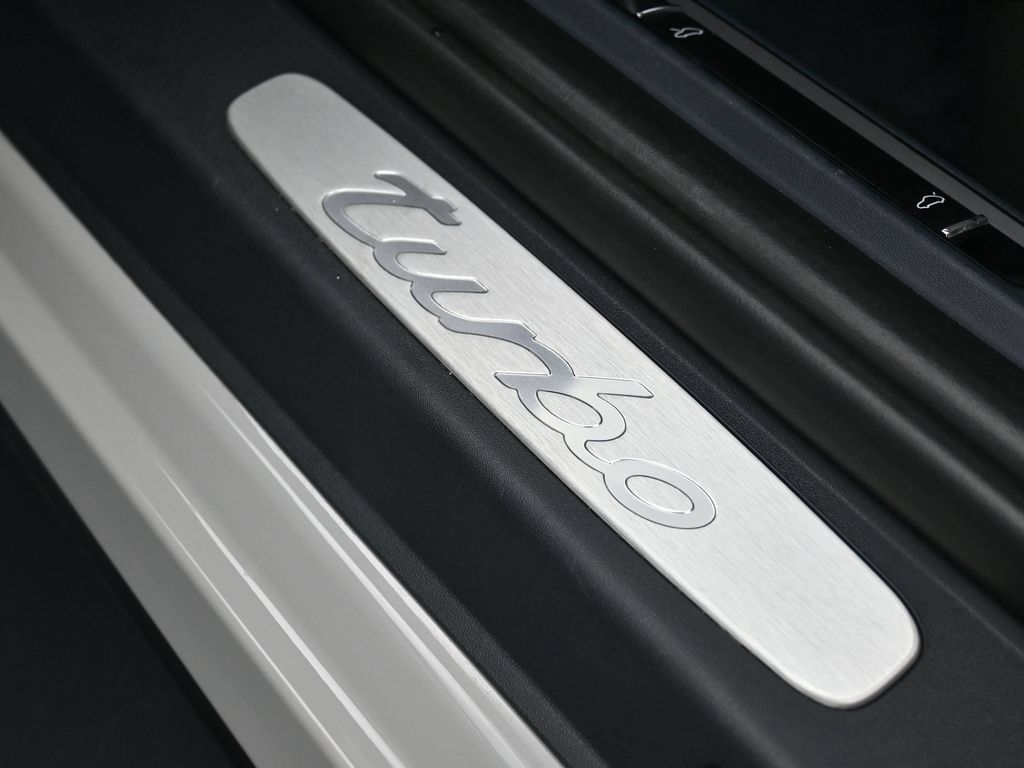 2019 Porsche 911 Turbo S - Photo 19