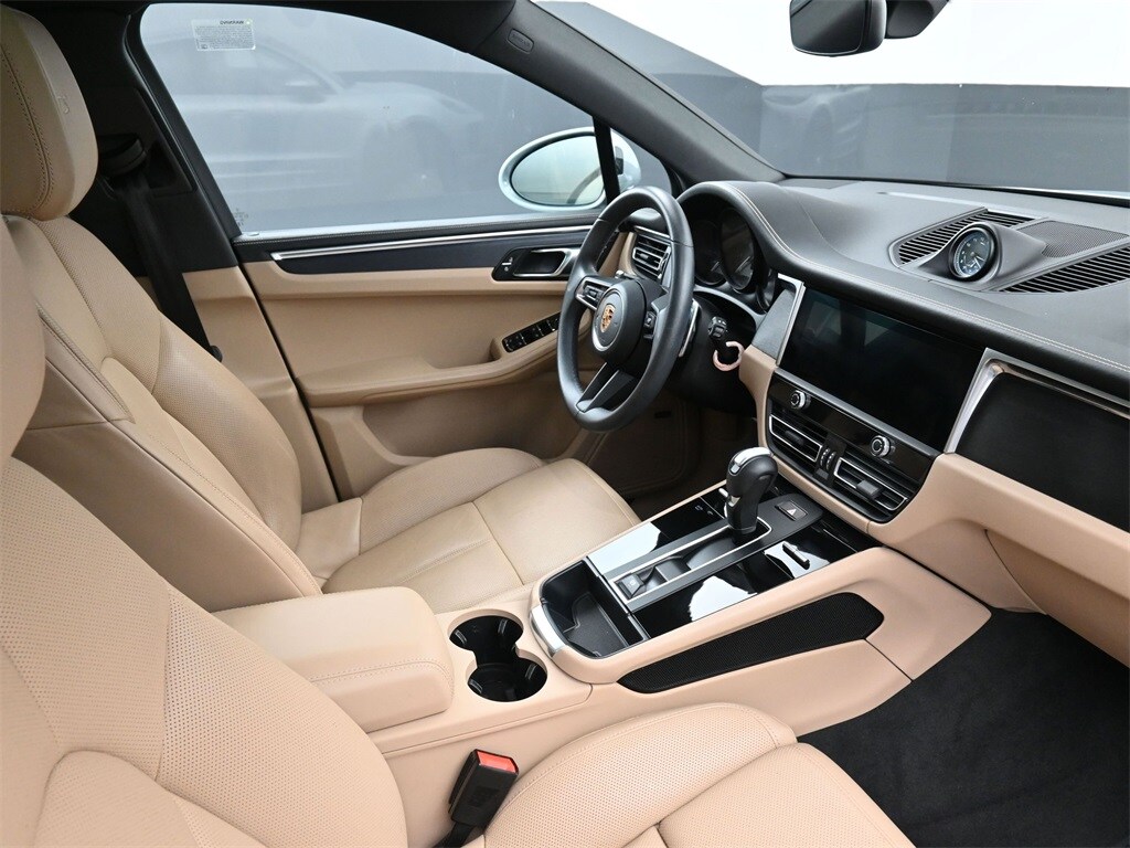 2023 Porsche Macan GTS photo 2