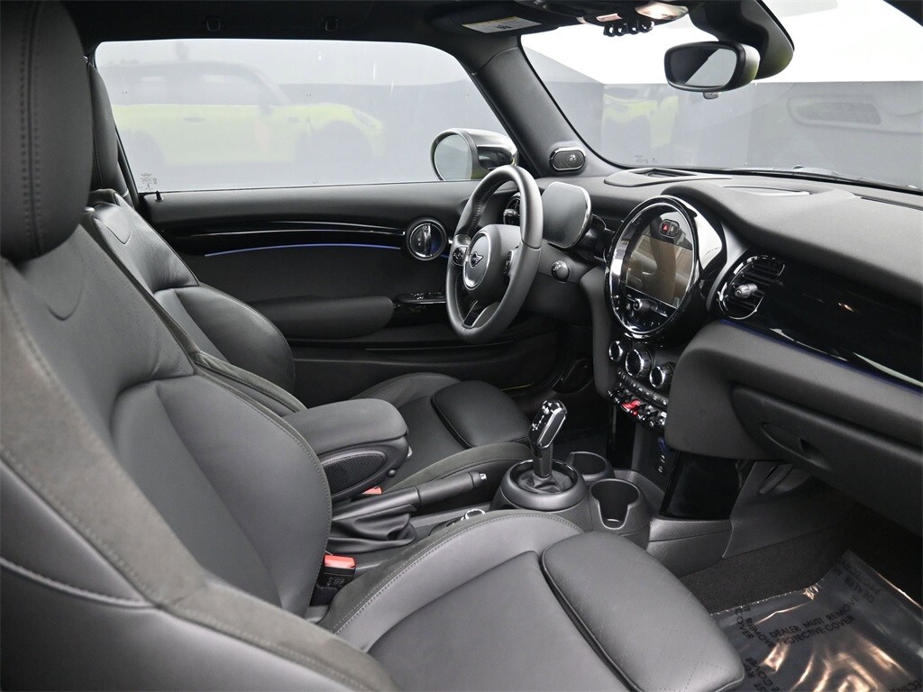 2023 Mini Cooper 2 Door Hardtop S photo 2