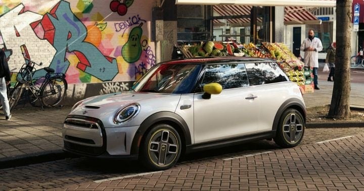 2022 MINI Cooper SE in Miami