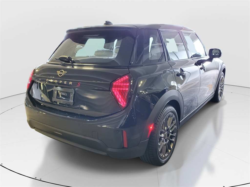 New 2026 MINI 4 Door Signature Plus Hatchback