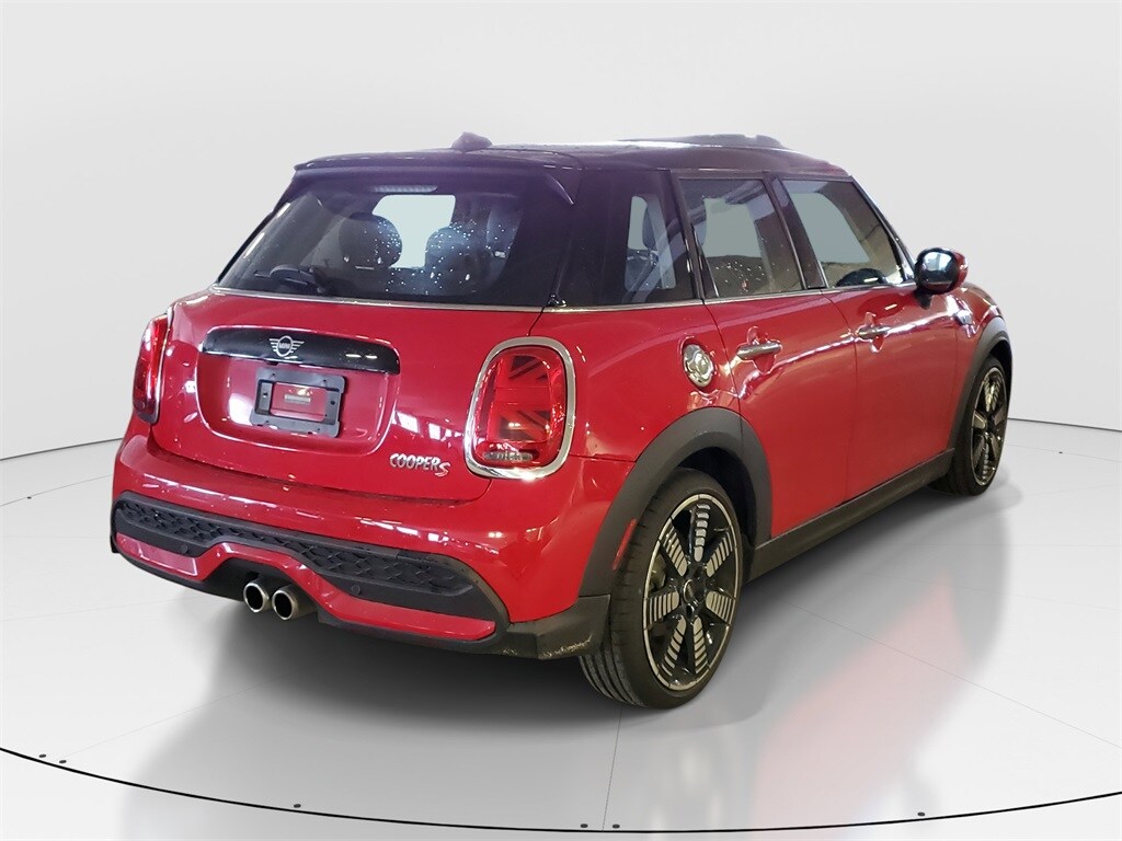 2023 Mini Cooper 4 Door Hardtop S photo 3
