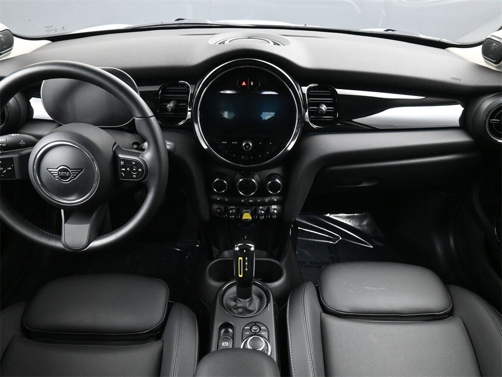 2023 Mini Cooper 2 Door Hardtop Signature photo 4