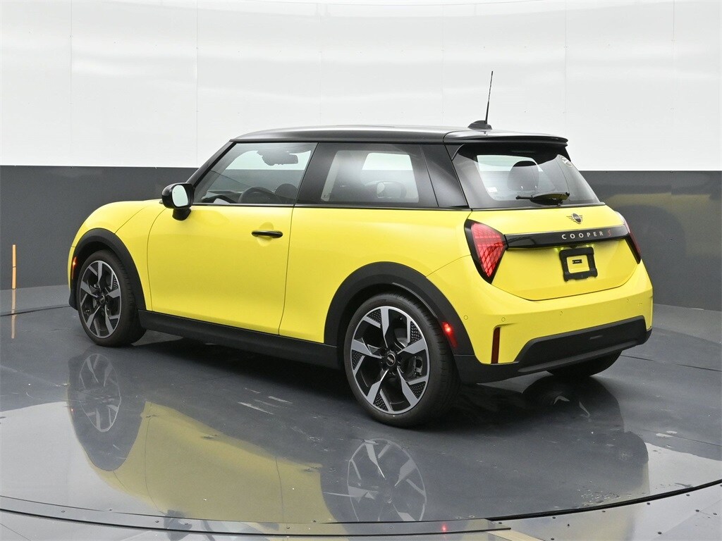 2025 Mini Cooper 2 Door S Hardtop photo 2