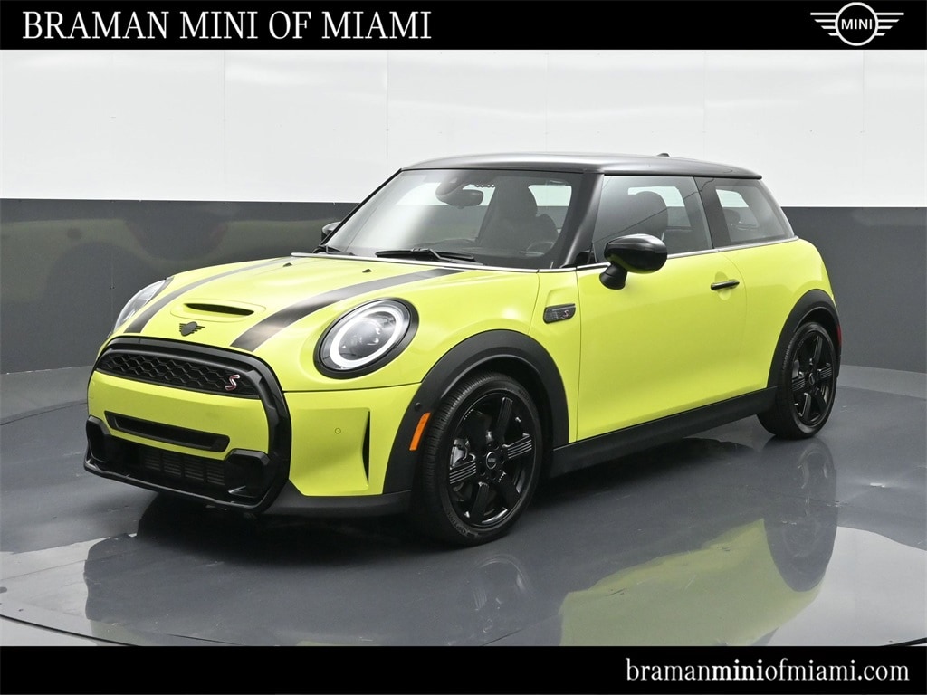 2023 MINI 3 Door S's photo