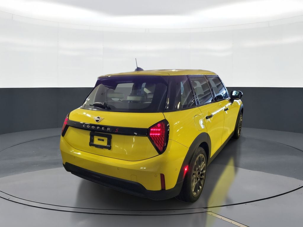 New 2026 MINI 4 Door Signature Plus Hatchback