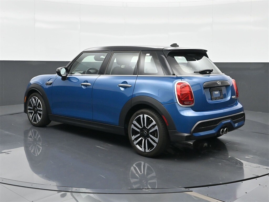 2022 Mini Cooper 4 Door Hardtop Signature photo 2