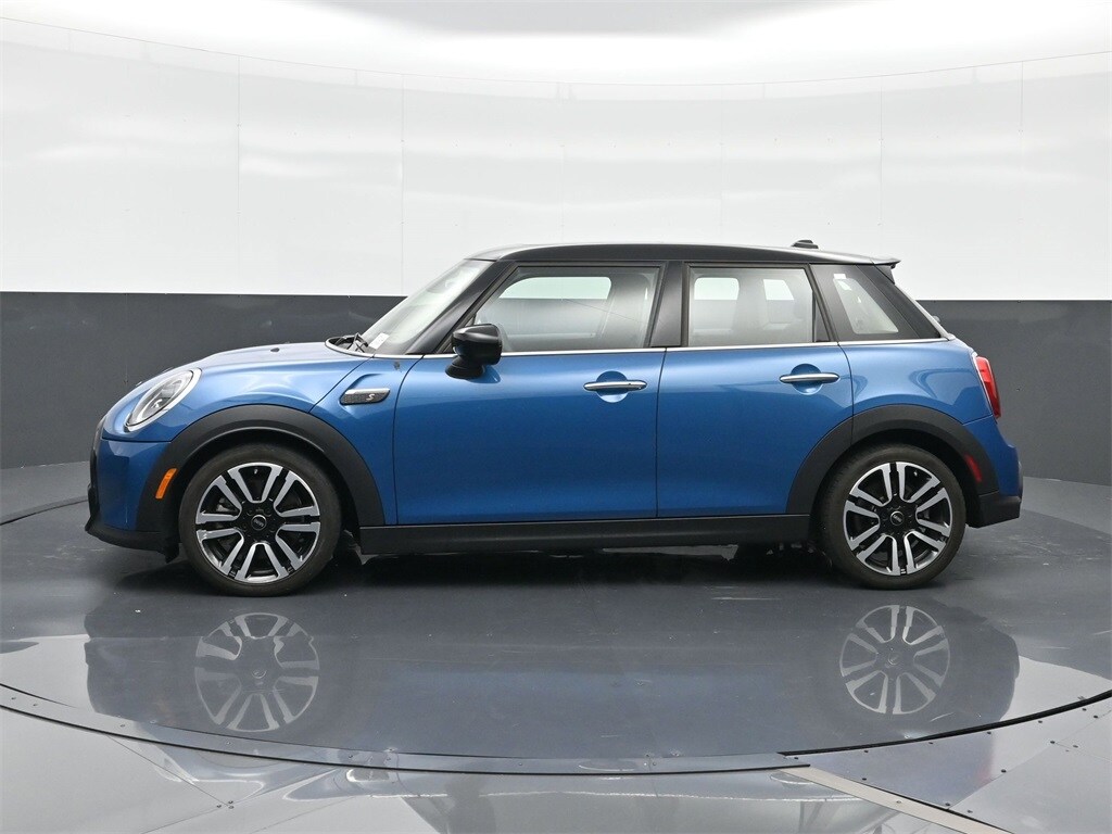 2022 Mini Cooper 4 Door Hardtop Signature photo 3