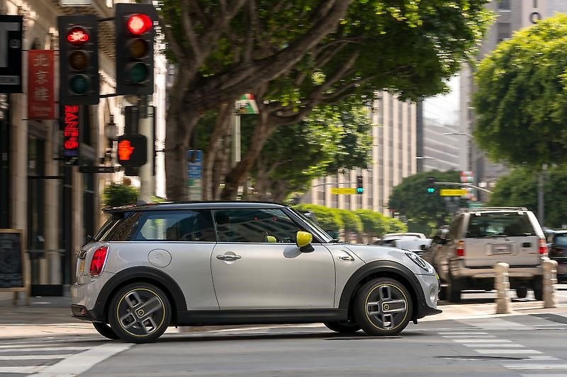 Electric MINI Cooper in Miami