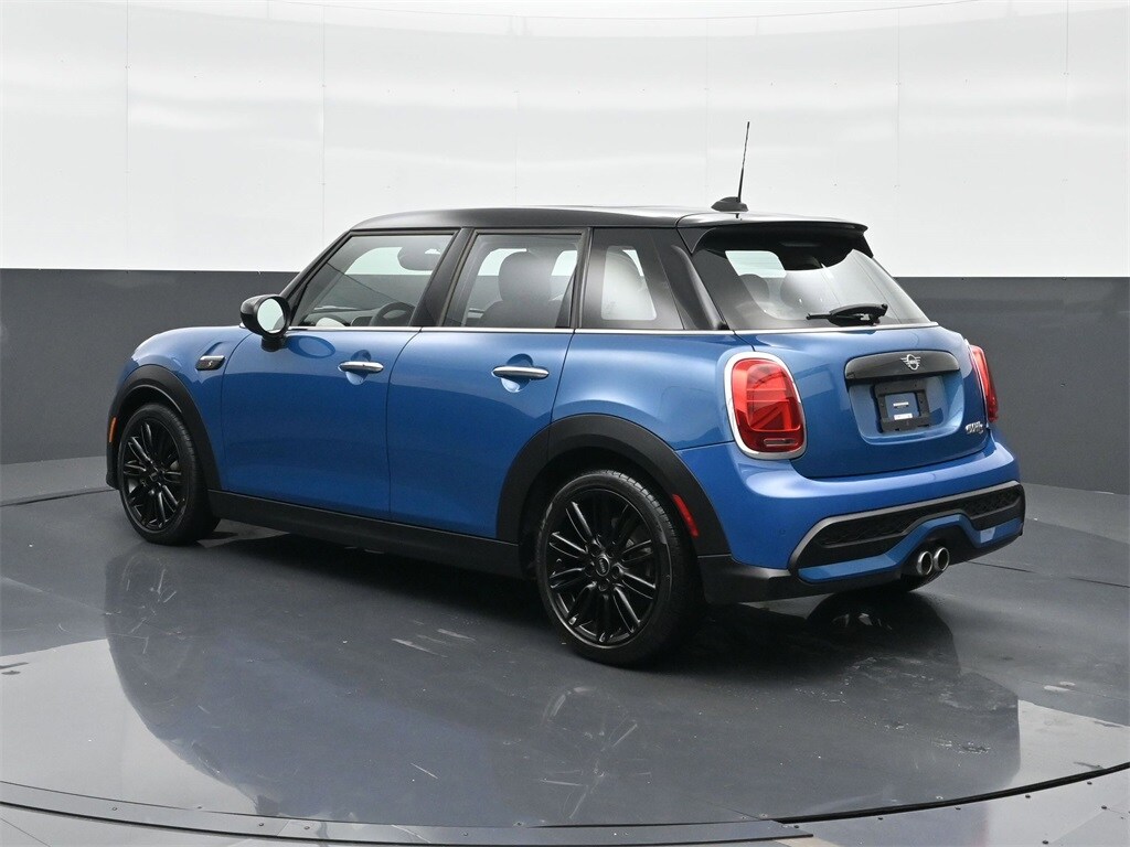 2023 Mini Cooper 4 Door Hardtop S photo 2