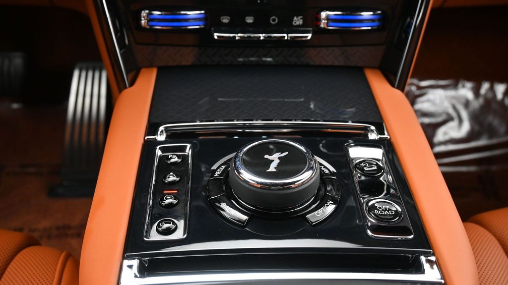 2026 Rolls-Royce Cullinan Black Badge - Photo 20