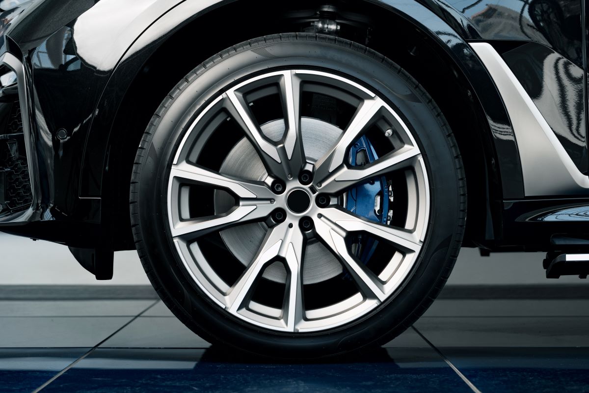 6 Types of Tyre Wear and What They All Mean - Everything About Used Car  Buying. CarExamer