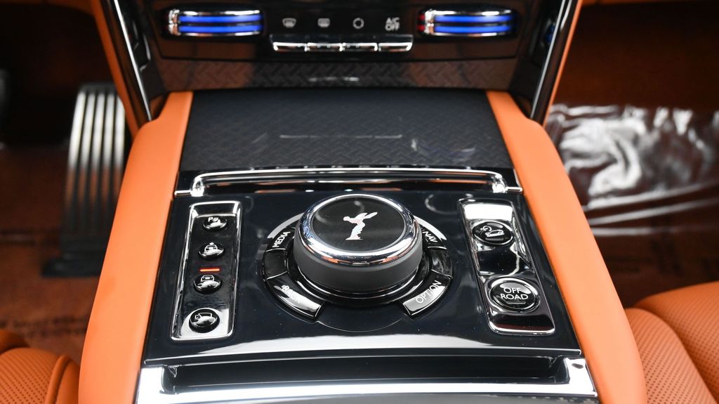 2026 Rolls-Royce Cullinan Black Badge - Photo 19