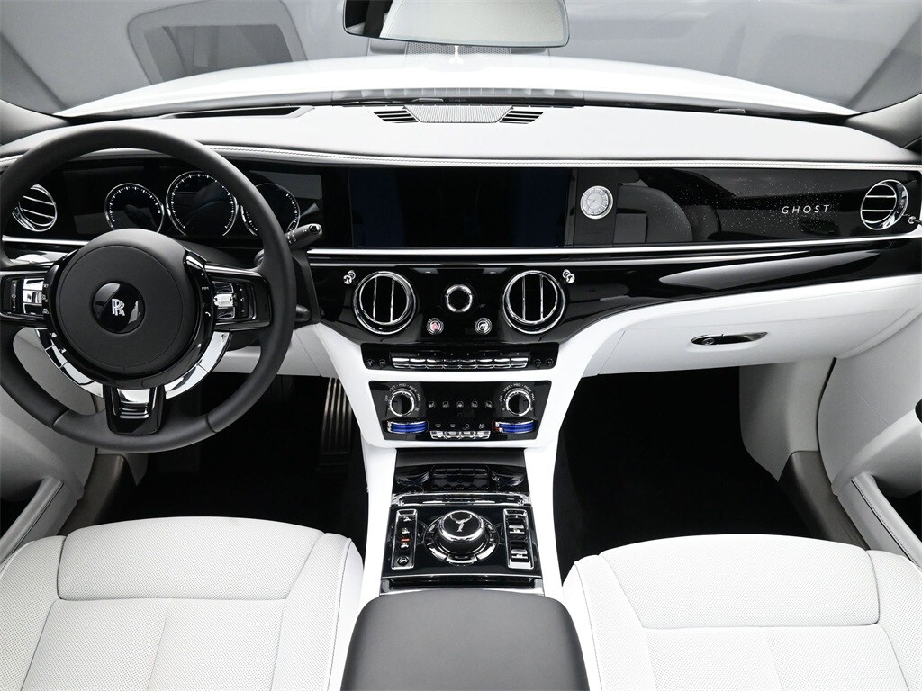 2024 Rolls Royce Ghost photo 4