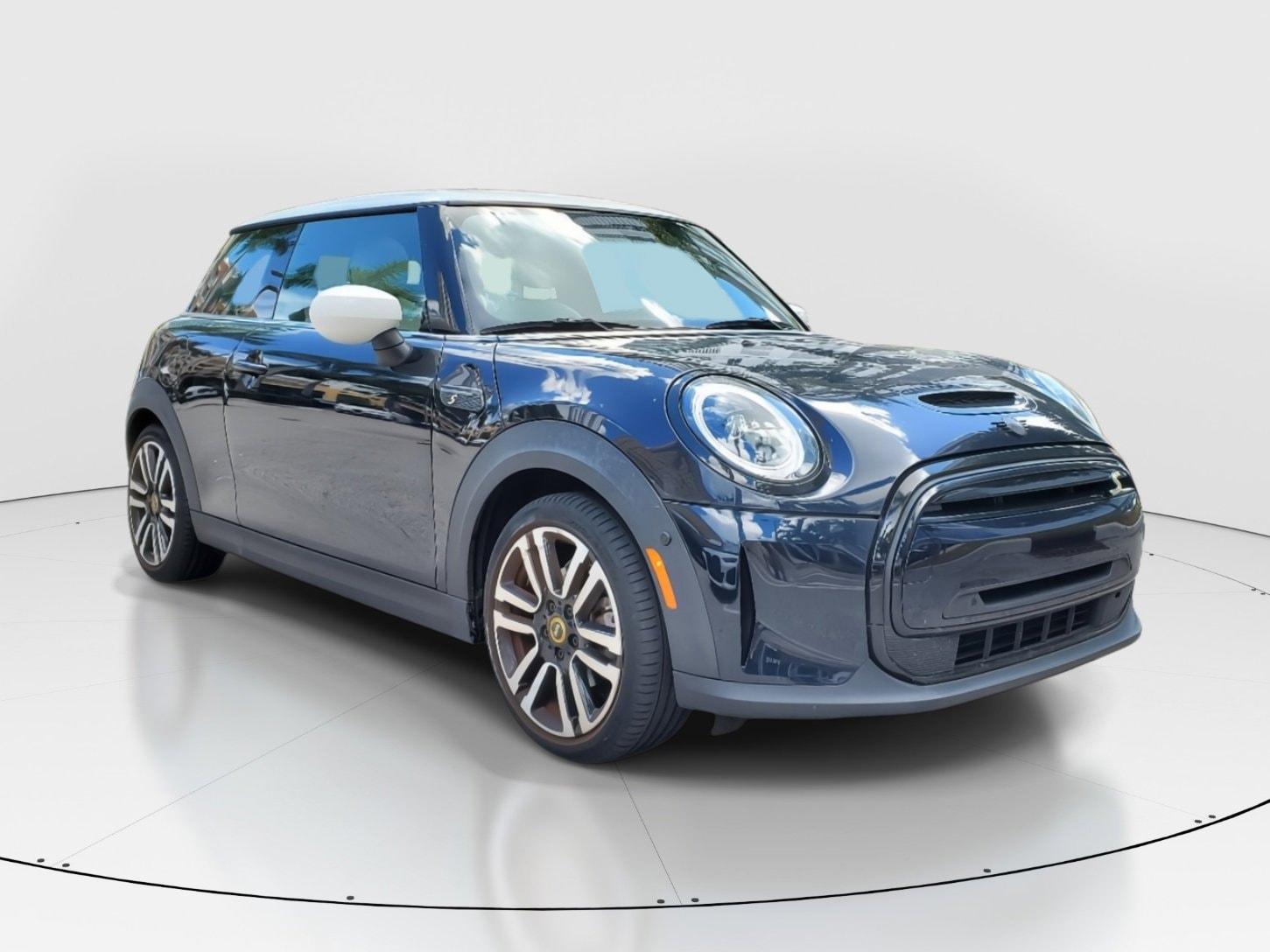 Used 2022 MINI Hardtop 2 Door SE with VIN WMW13DJ02N2P59839 for sale in Miami, FL