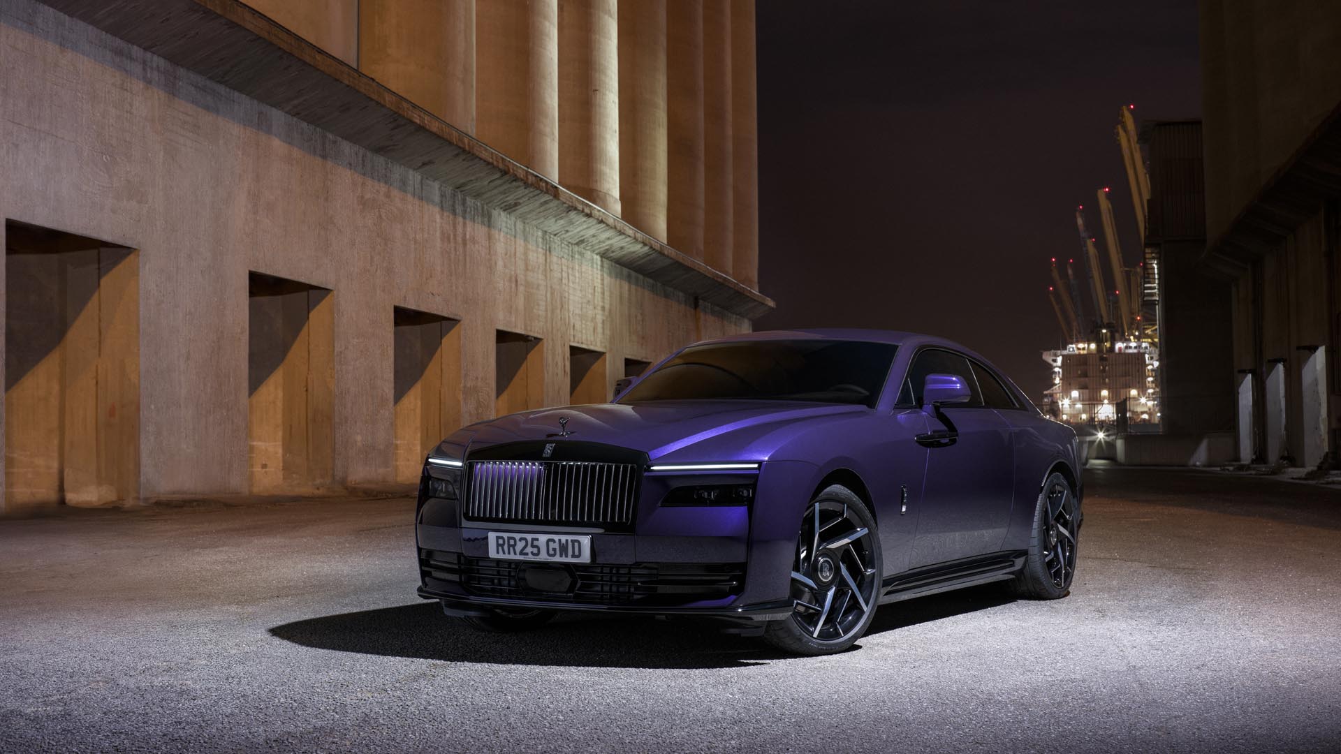Specs and Features of the Rolls-Royce Black Badge Spectre
