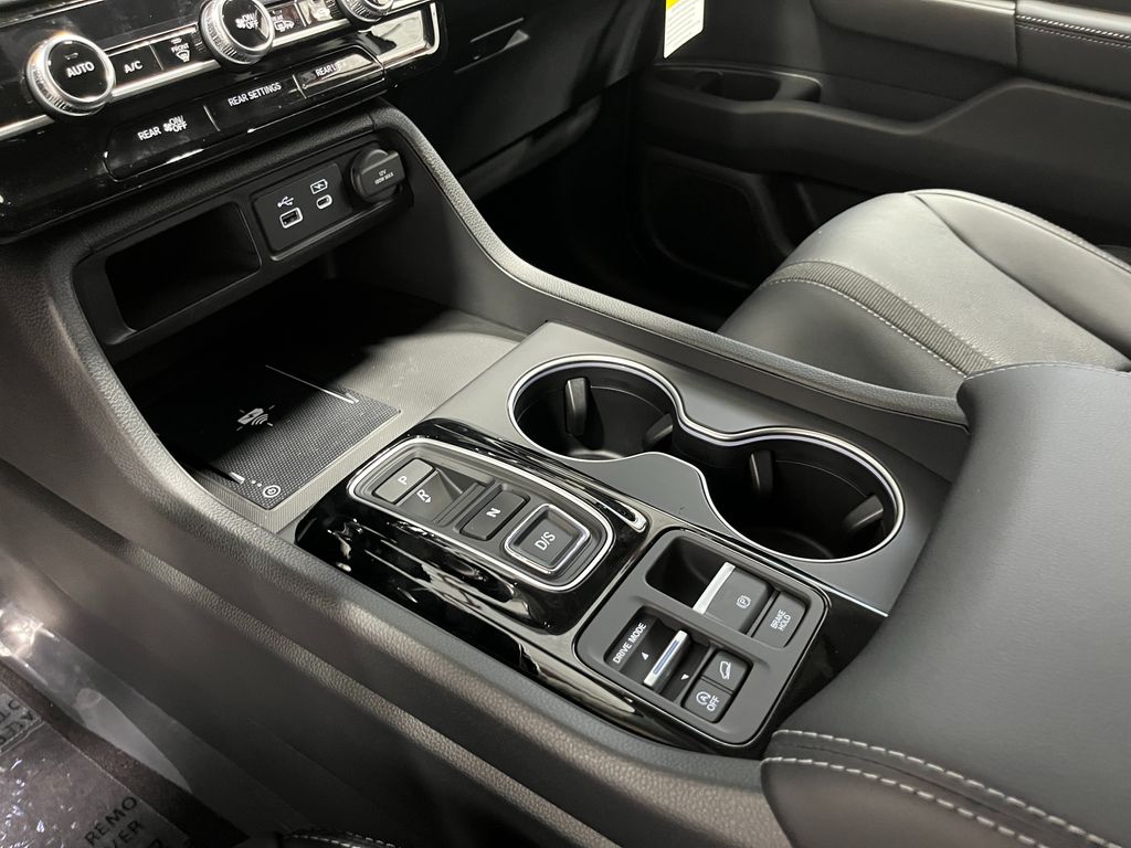 2025 Honda Pilot Touring - Photo 19