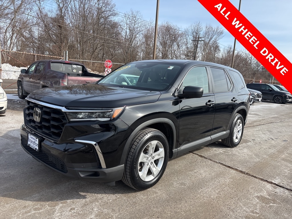 Used 2023 Honda Pilot LX SUV