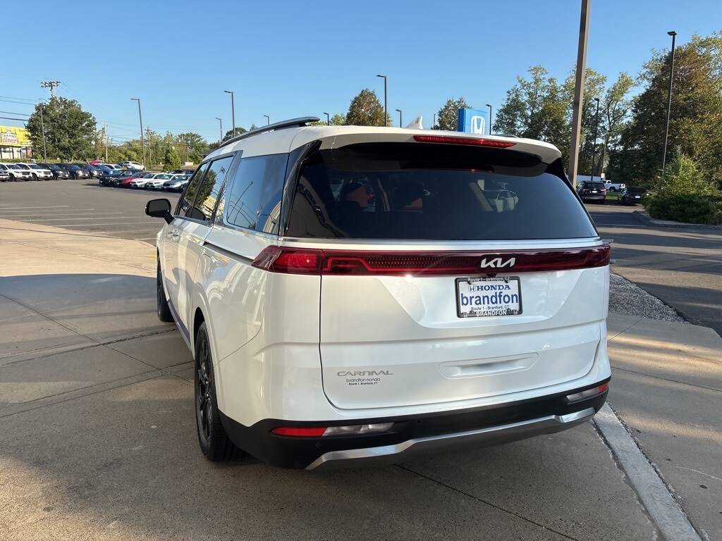 2024 Kia Carnival SX Prestige photo 2