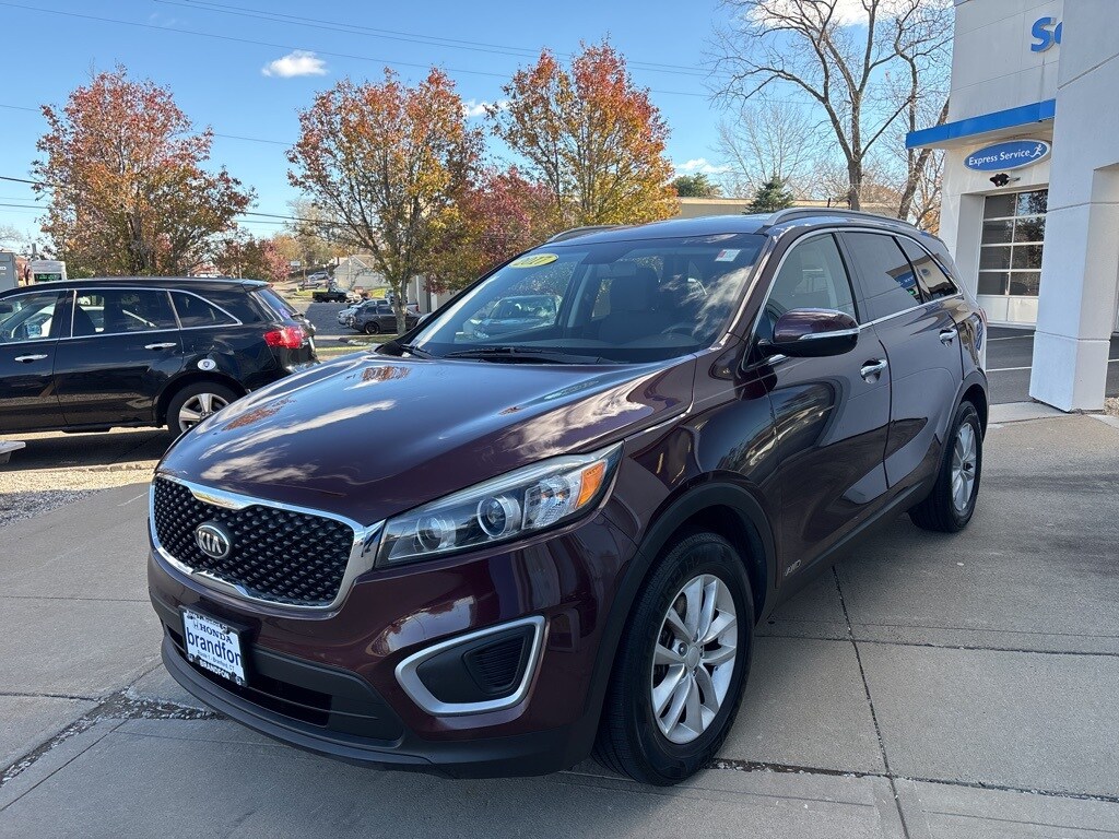 2017 Kia Sorento LX photo 2