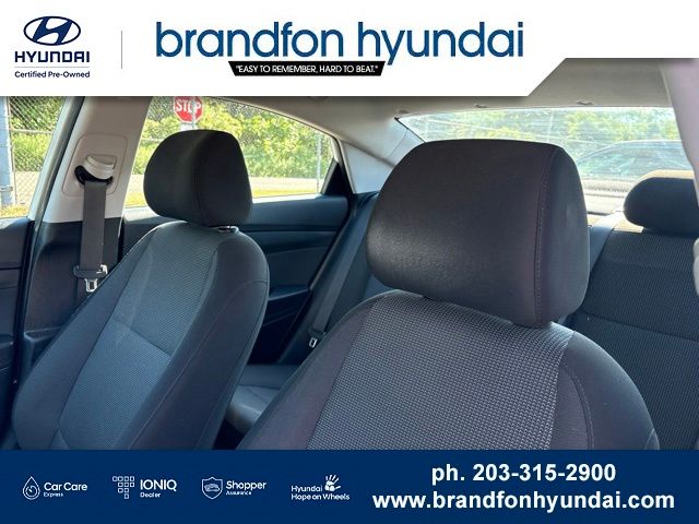 2021 Hyundai Accent SE - Photo 17