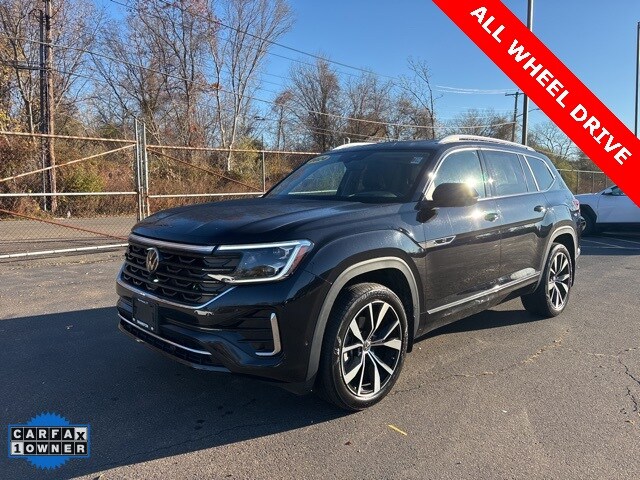 2024 Volkswagen Atlas SEL Premium R-Line photo 2