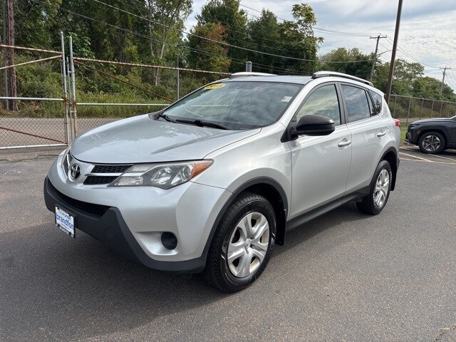 2015 Toyota RAV4 LE photo 3