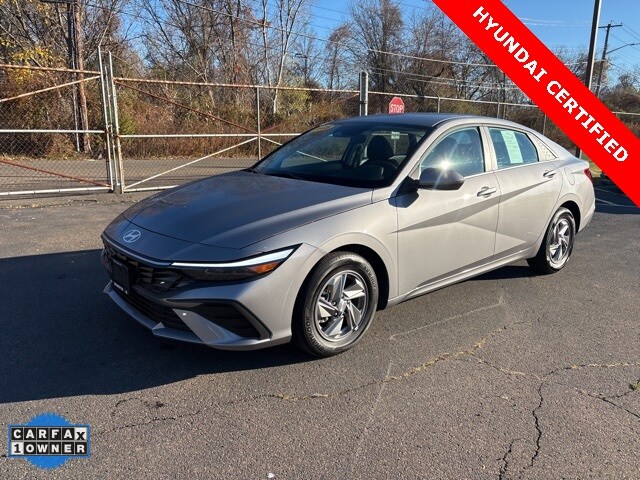 2025 Hyundai Elantra SE photo 3