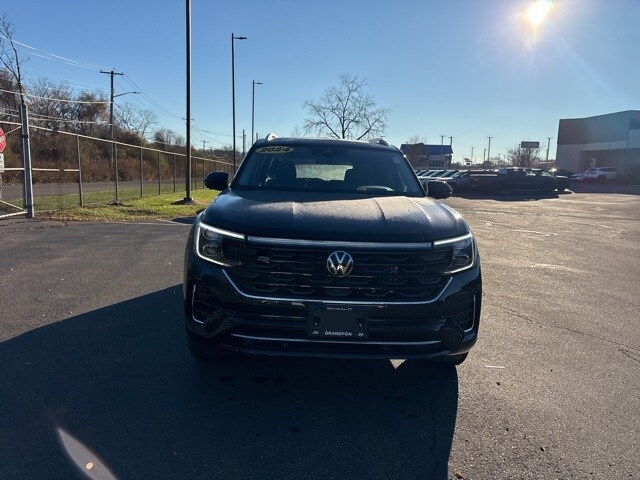 2024 Volkswagen Atlas SEL Premium R-Line photo 2