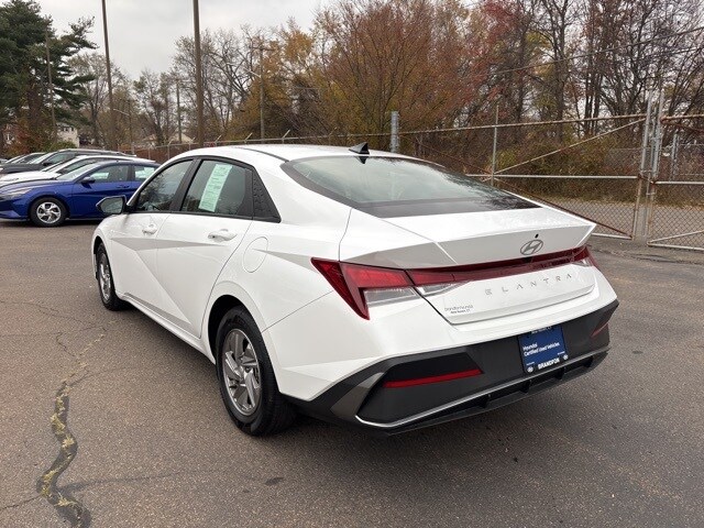 2025 Hyundai Elantra SE photo 4